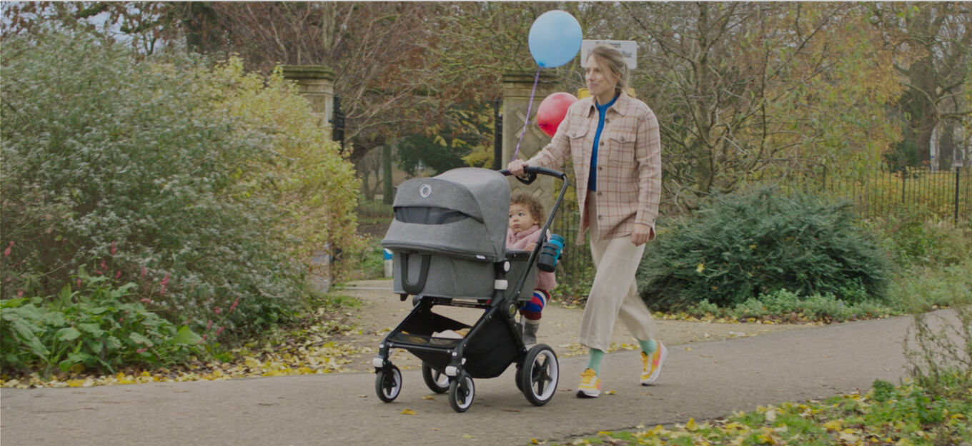 Bugaboo Lynx seat stroller Black sun canopy, black fabrics, aluminum